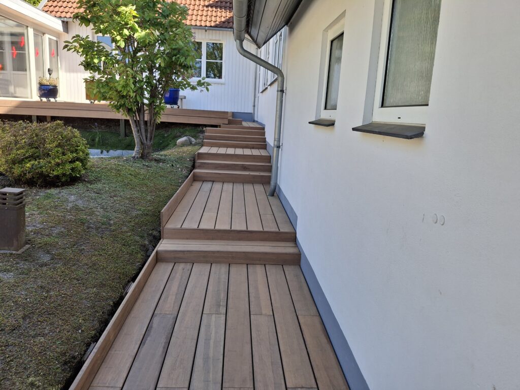 Bambusdanmark - trappe nedefra på afstand