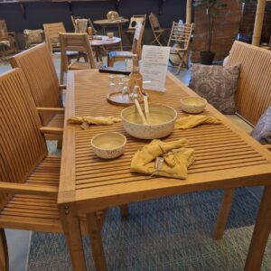 60% rabat - Jurmala spisebord + 4 stole / 2 stole + bænk