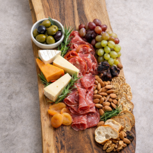 Skære- og tapasbræt i akacietræ