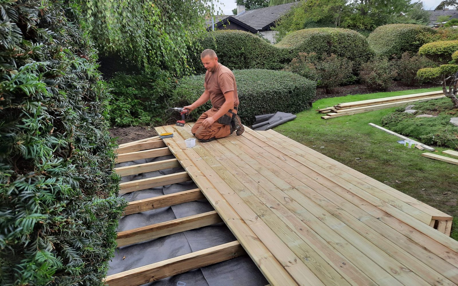 Lægning af terrasse halvvejs